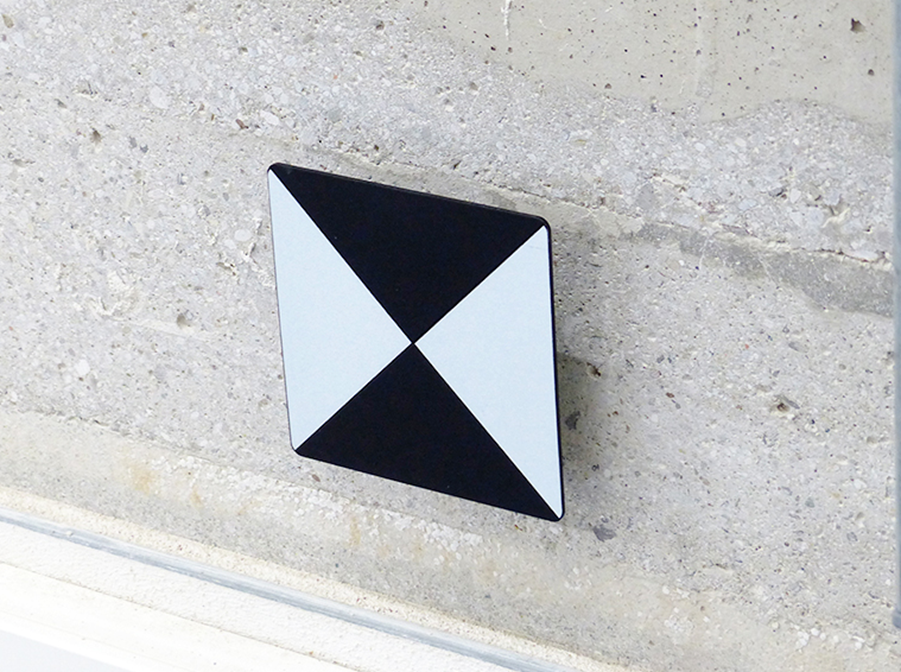 Miniprismor med tiltfunktion